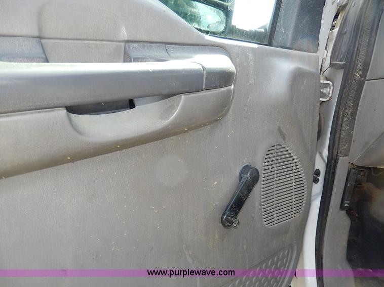 image for item I9292 2000 Ford F450 Super Duty XL flatbed truck