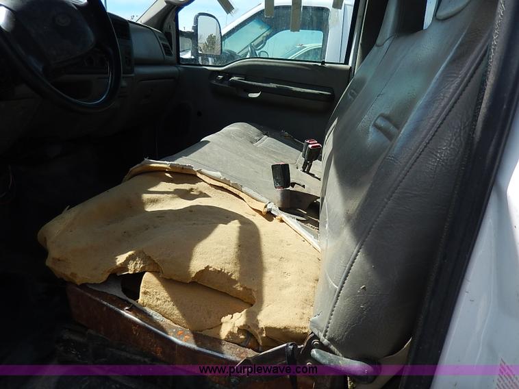 image for item I9292 2000 Ford F450 Super Duty XL flatbed truck