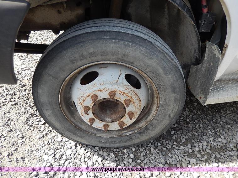 image for item I9292 2000 Ford F450 Super Duty XL flatbed truck