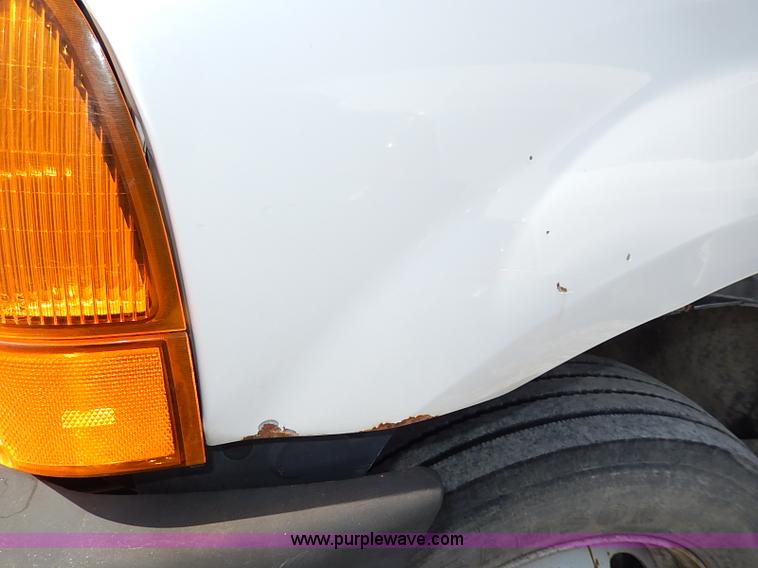 image for item I9292 2000 Ford F450 Super Duty XL flatbed truck