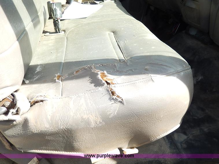 image for item I9292 2000 Ford F450 Super Duty XL flatbed truck