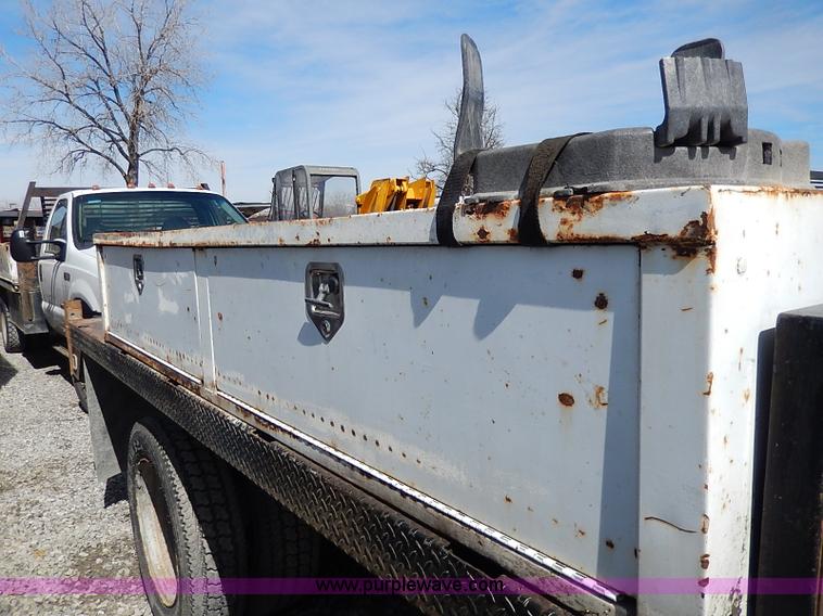 image for item I9292 2000 Ford F450 Super Duty XL flatbed truck