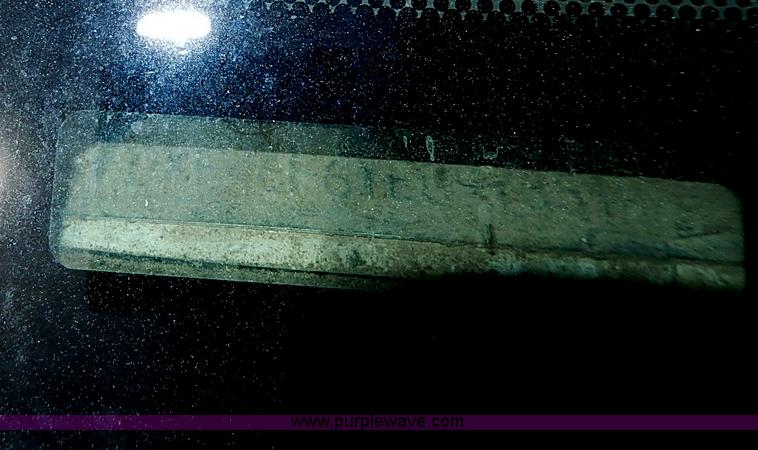 image for item I9293 2000 Ford F450 Super Duty XL flatbed truck