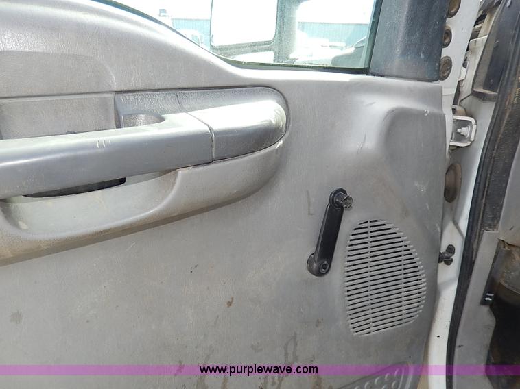 image for item I9293 2000 Ford F450 Super Duty XL flatbed truck