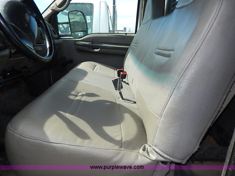 image for item I9293 2000 Ford F450 Super Duty XL flatbed truck