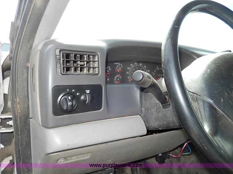 image for item I9293 2000 Ford F450 Super Duty XL flatbed truck