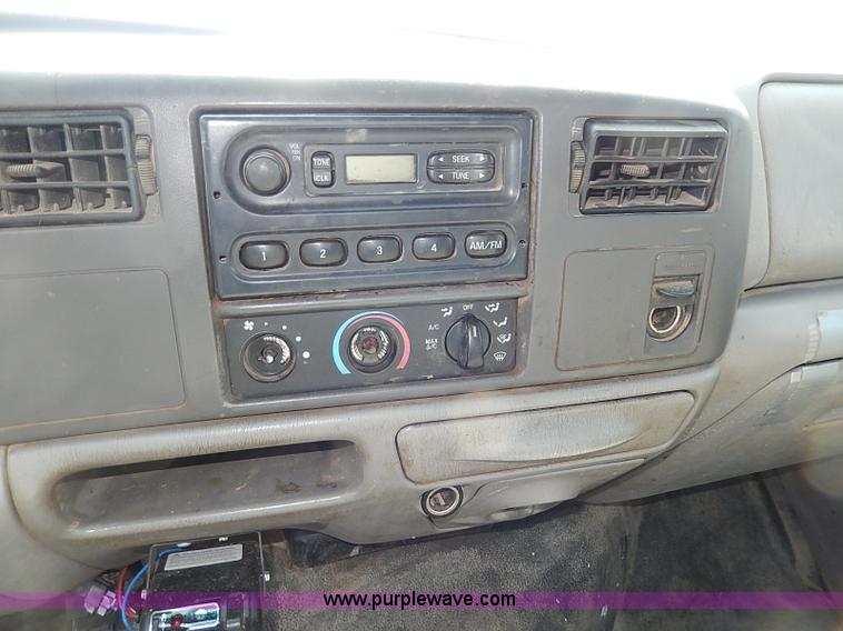 image for item I9293 2000 Ford F450 Super Duty XL flatbed truck