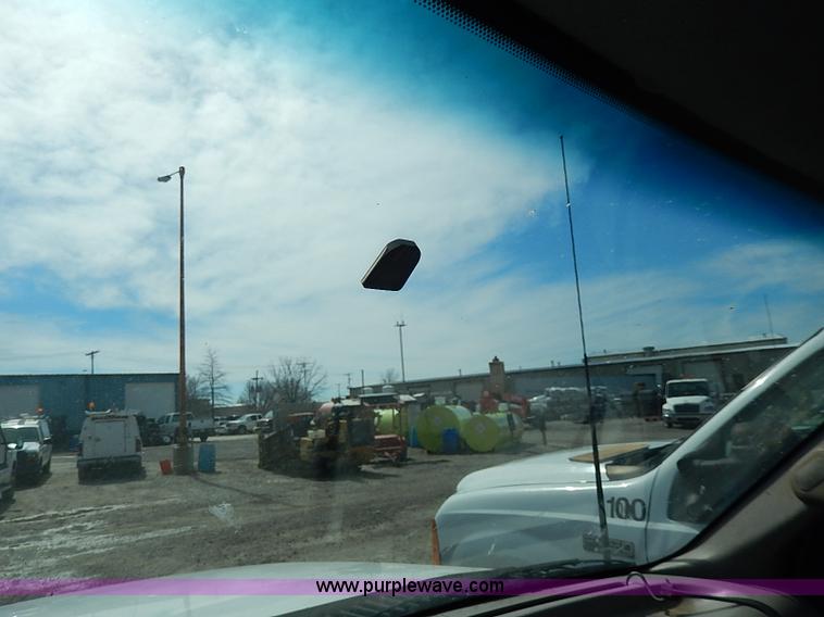 image for item I9293 2000 Ford F450 Super Duty XL flatbed truck