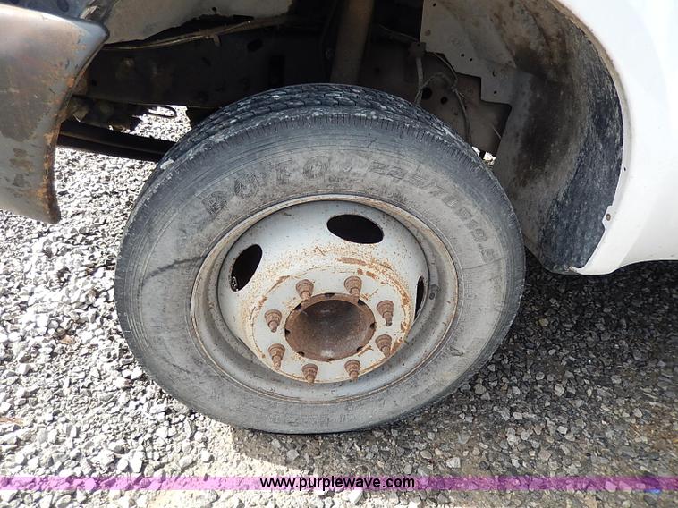 image for item I9293 2000 Ford F450 Super Duty XL flatbed truck