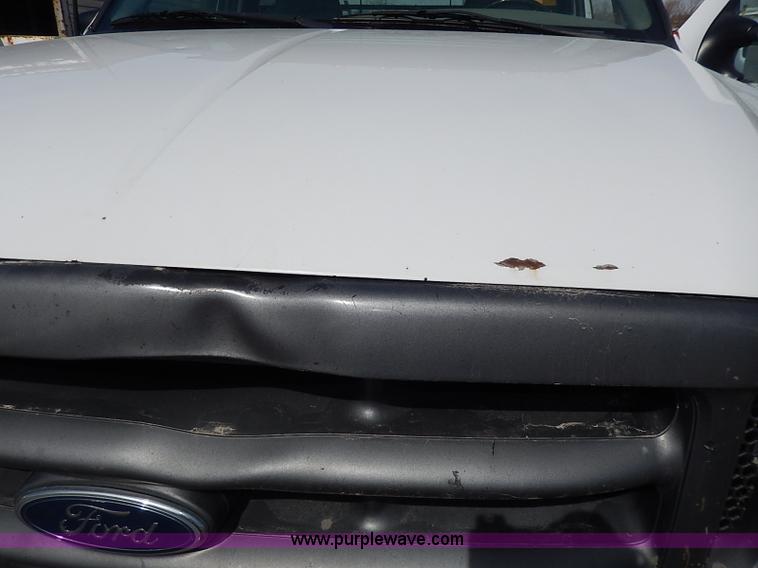 image for item I9293 2000 Ford F450 Super Duty XL flatbed truck