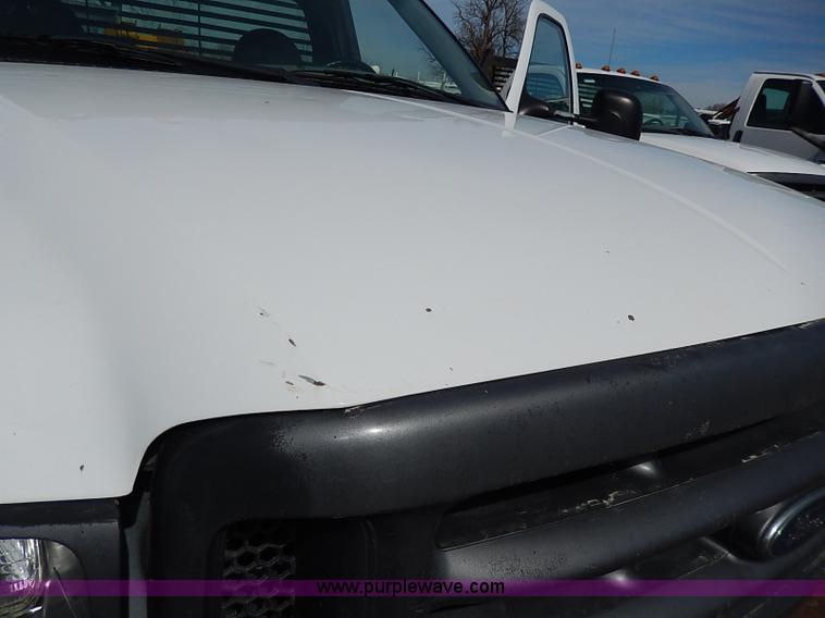 image for item I9293 2000 Ford F450 Super Duty XL flatbed truck