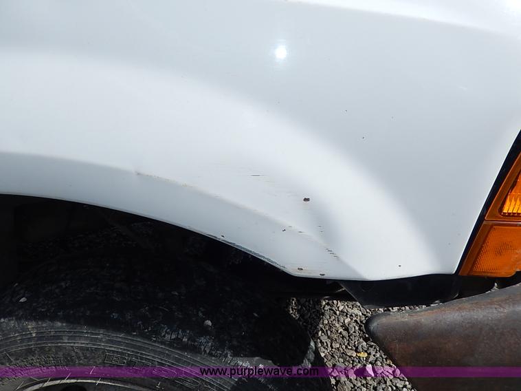 image for item I9293 2000 Ford F450 Super Duty XL flatbed truck