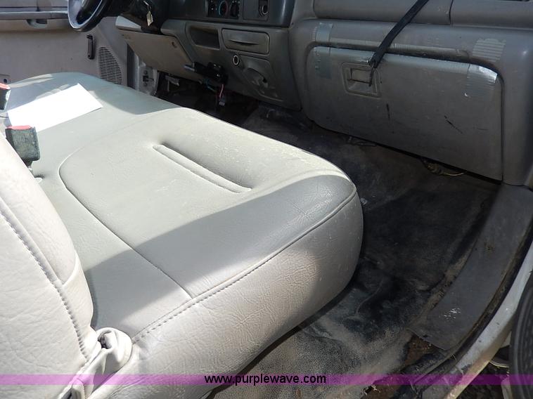 image for item I9293 2000 Ford F450 Super Duty XL flatbed truck