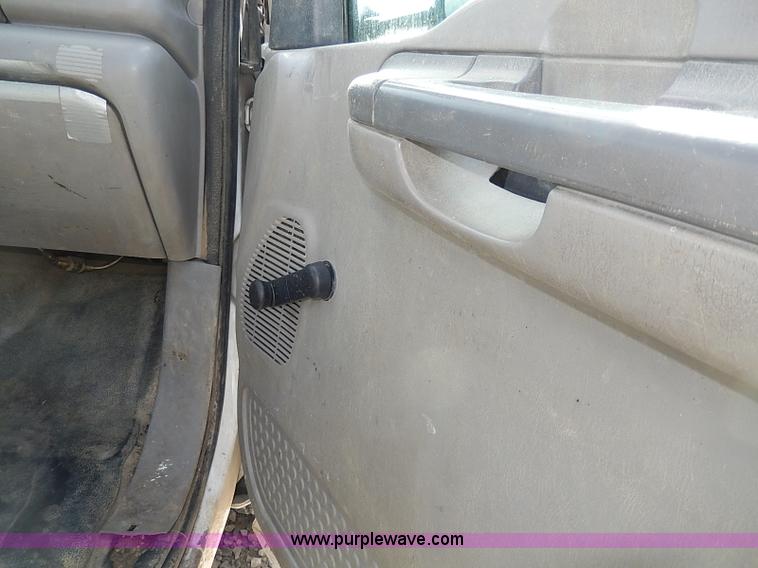 image for item I9293 2000 Ford F450 Super Duty XL flatbed truck