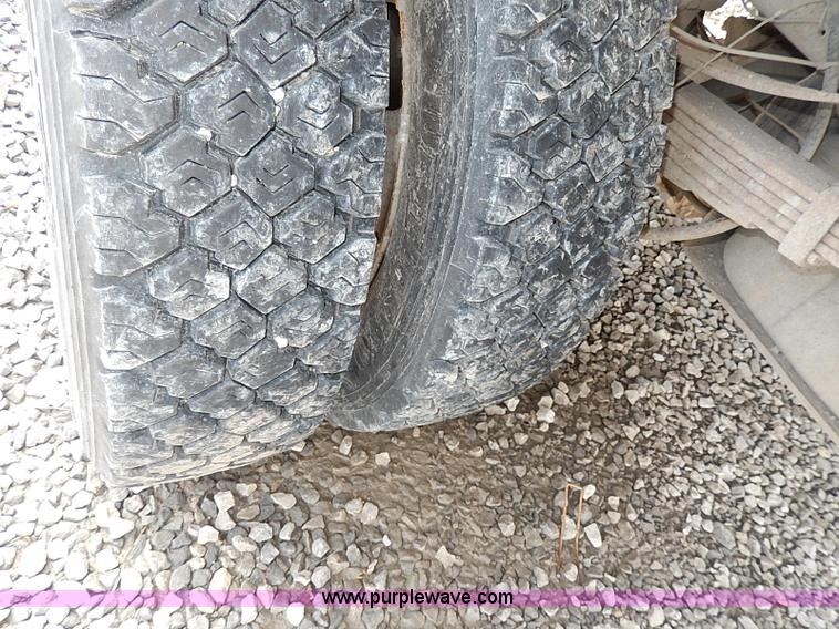 image for item I9293 2000 Ford F450 Super Duty XL flatbed truck