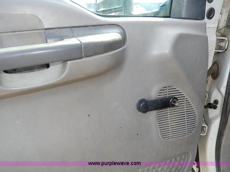 image for item I9294 2000 Ford F450 Super Duty XL flatbed truck