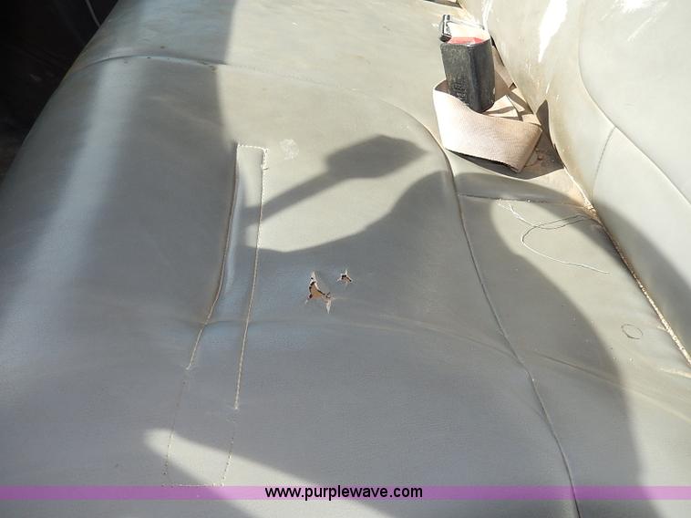 image for item I9294 2000 Ford F450 Super Duty XL flatbed truck