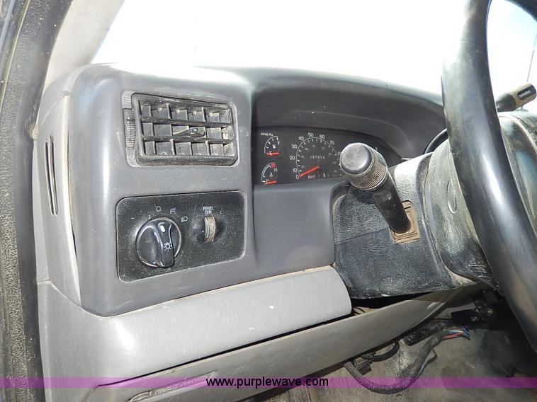 image for item I9294 2000 Ford F450 Super Duty XL flatbed truck