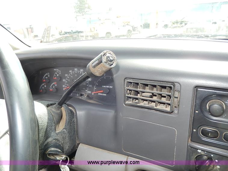 image for item I9294 2000 Ford F450 Super Duty XL flatbed truck