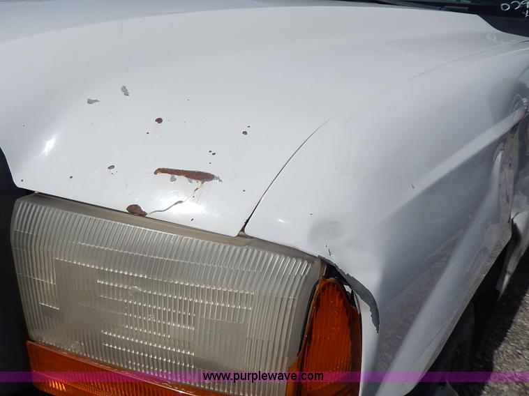 image for item I9294 2000 Ford F450 Super Duty XL flatbed truck