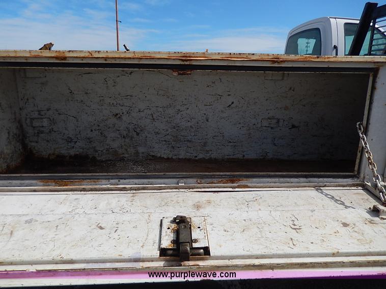 image for item I9294 2000 Ford F450 Super Duty XL flatbed truck