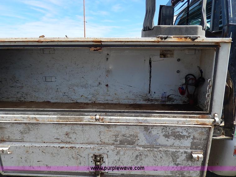 image for item I9294 2000 Ford F450 Super Duty XL flatbed truck