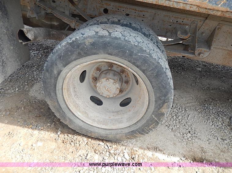 image for item I9294 2000 Ford F450 Super Duty XL flatbed truck