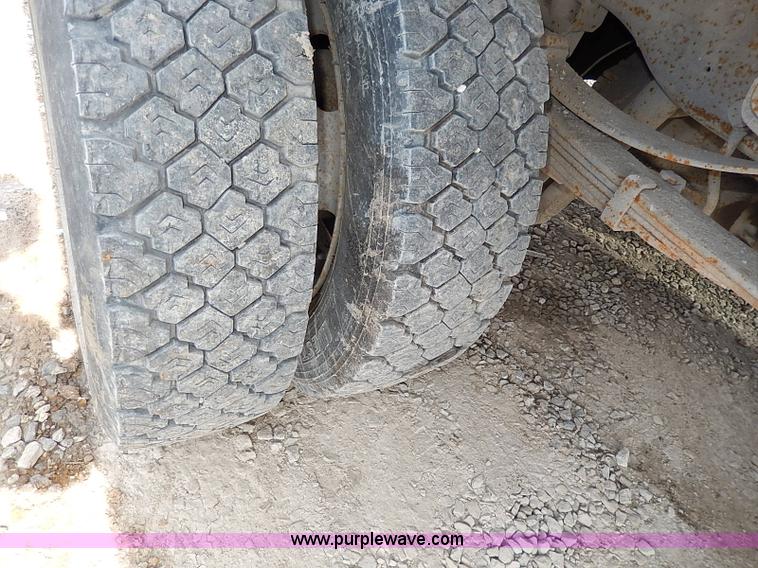 image for item I9294 2000 Ford F450 Super Duty XL flatbed truck