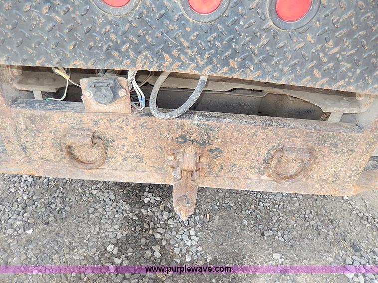 image for item I9294 2000 Ford F450 Super Duty XL flatbed truck