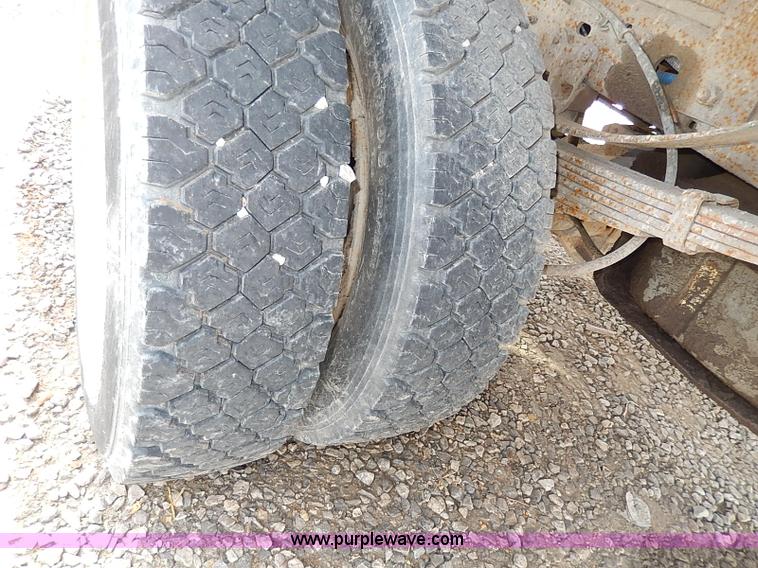 image for item I9294 2000 Ford F450 Super Duty XL flatbed truck