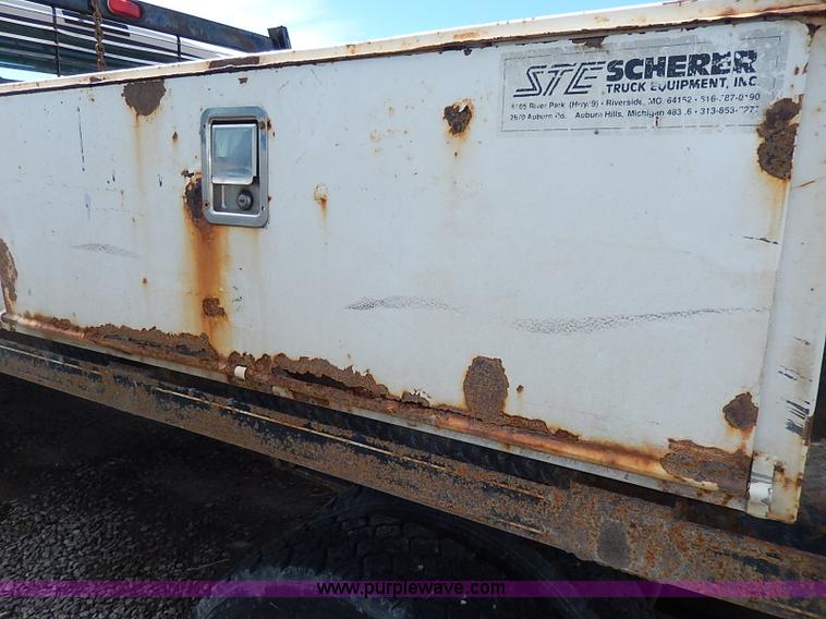 image for item I9294 2000 Ford F450 Super Duty XL flatbed truck