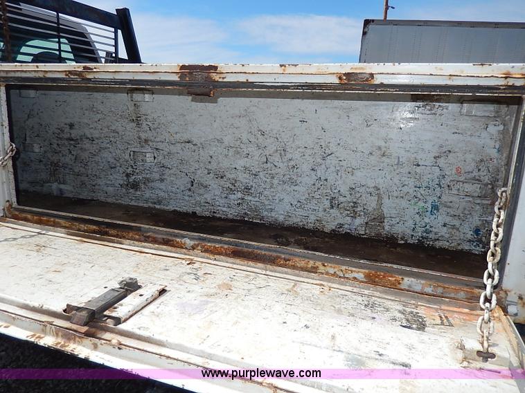 image for item I9294 2000 Ford F450 Super Duty XL flatbed truck