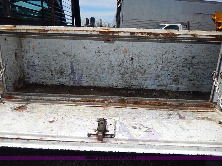 image for item I9294 2000 Ford F450 Super Duty XL flatbed truck