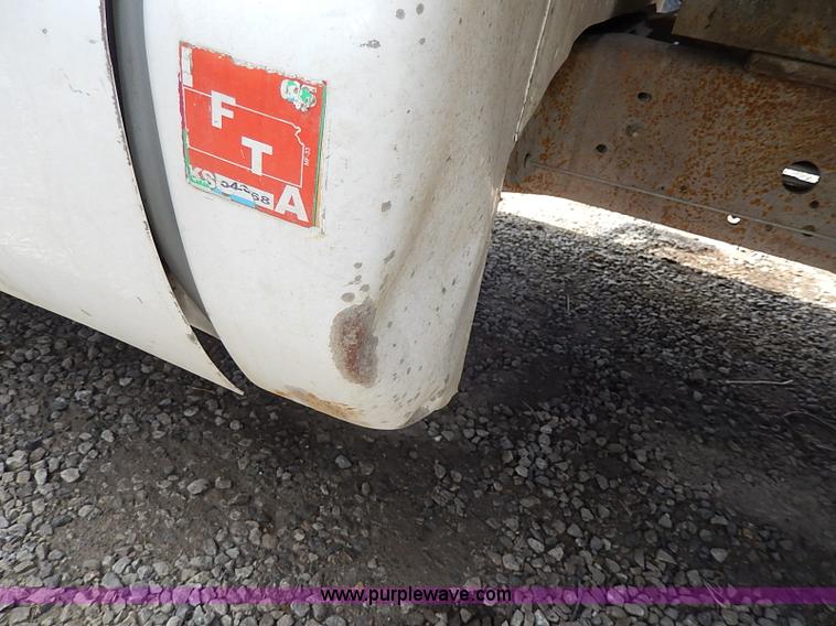 image for item I9294 2000 Ford F450 Super Duty XL flatbed truck