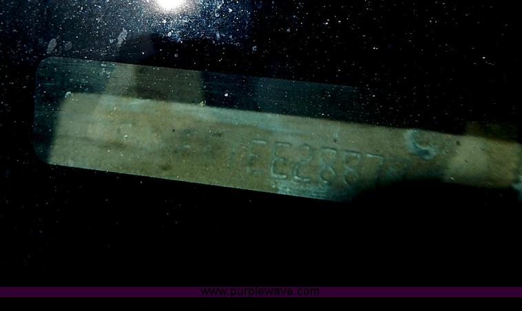 image for item I9294 2000 Ford F450 Super Duty XL flatbed truck