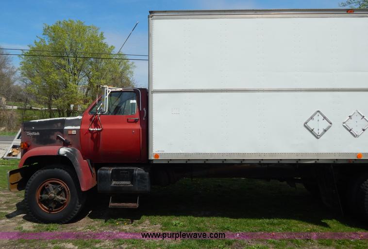 image for item Z9354 1980 GMC TopKick box truck