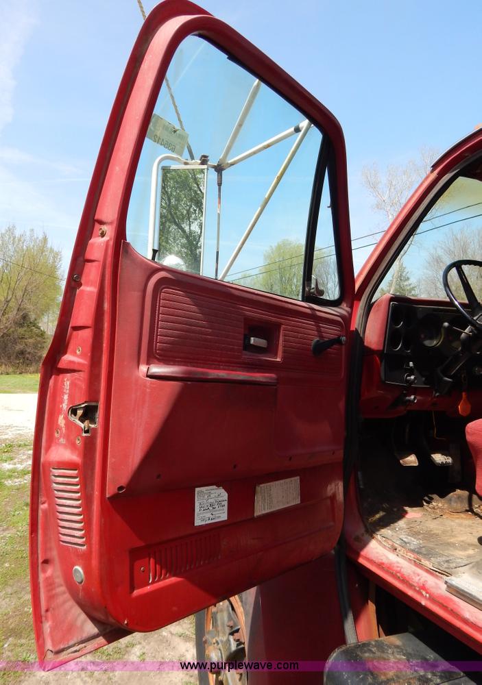 image for item Z9354 1980 GMC TopKick box truck