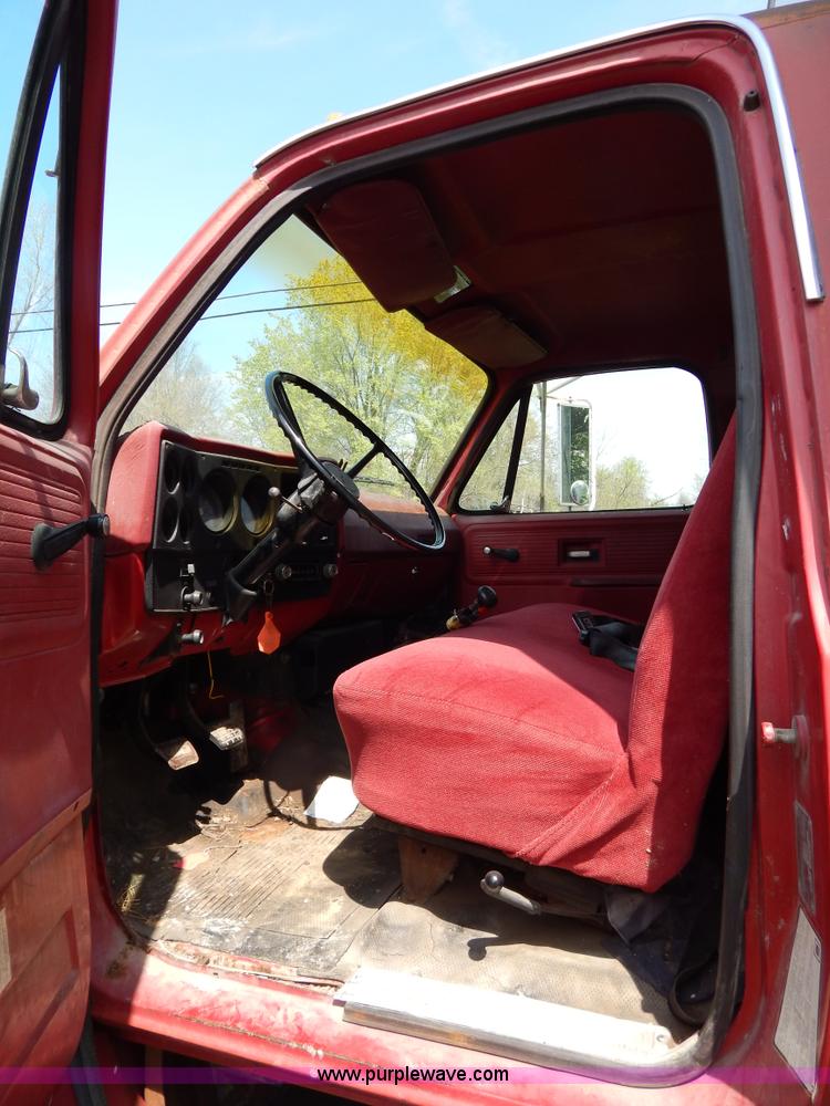 image for item Z9354 1980 GMC TopKick box truck