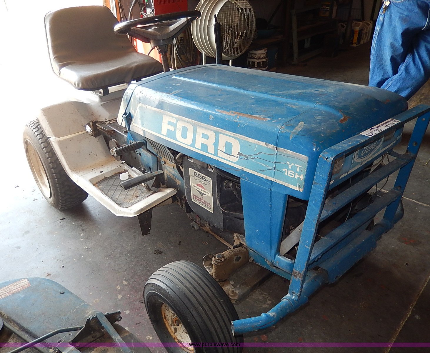 Ford YT16 lawn mower in Manhattan, KS Item AC9138 sold Purple Wave