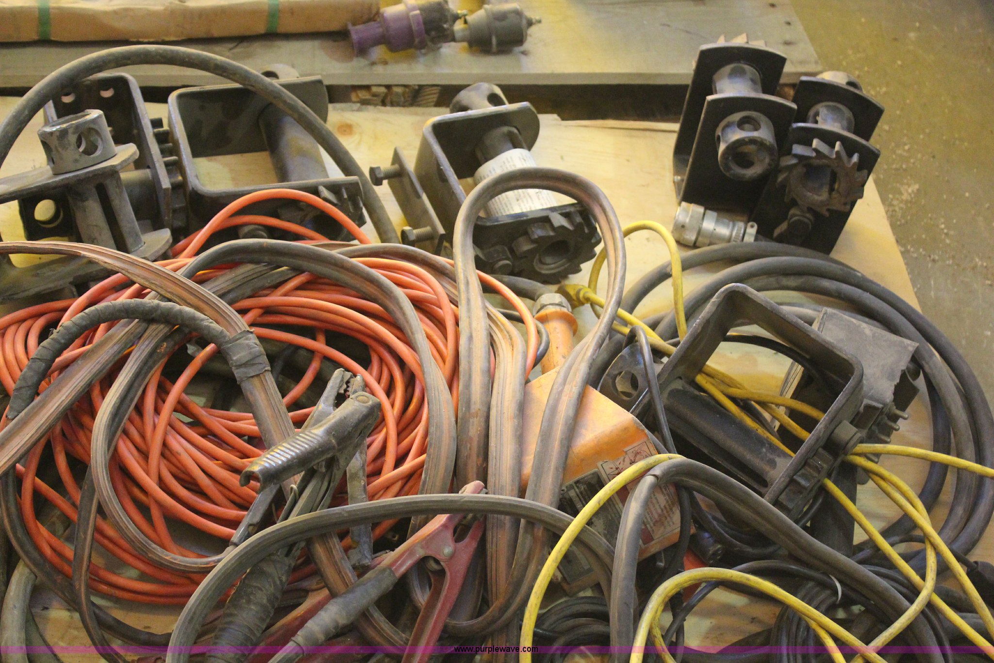 Assorted parts in Topeka, KS Item AM9357 sold Purple Wave