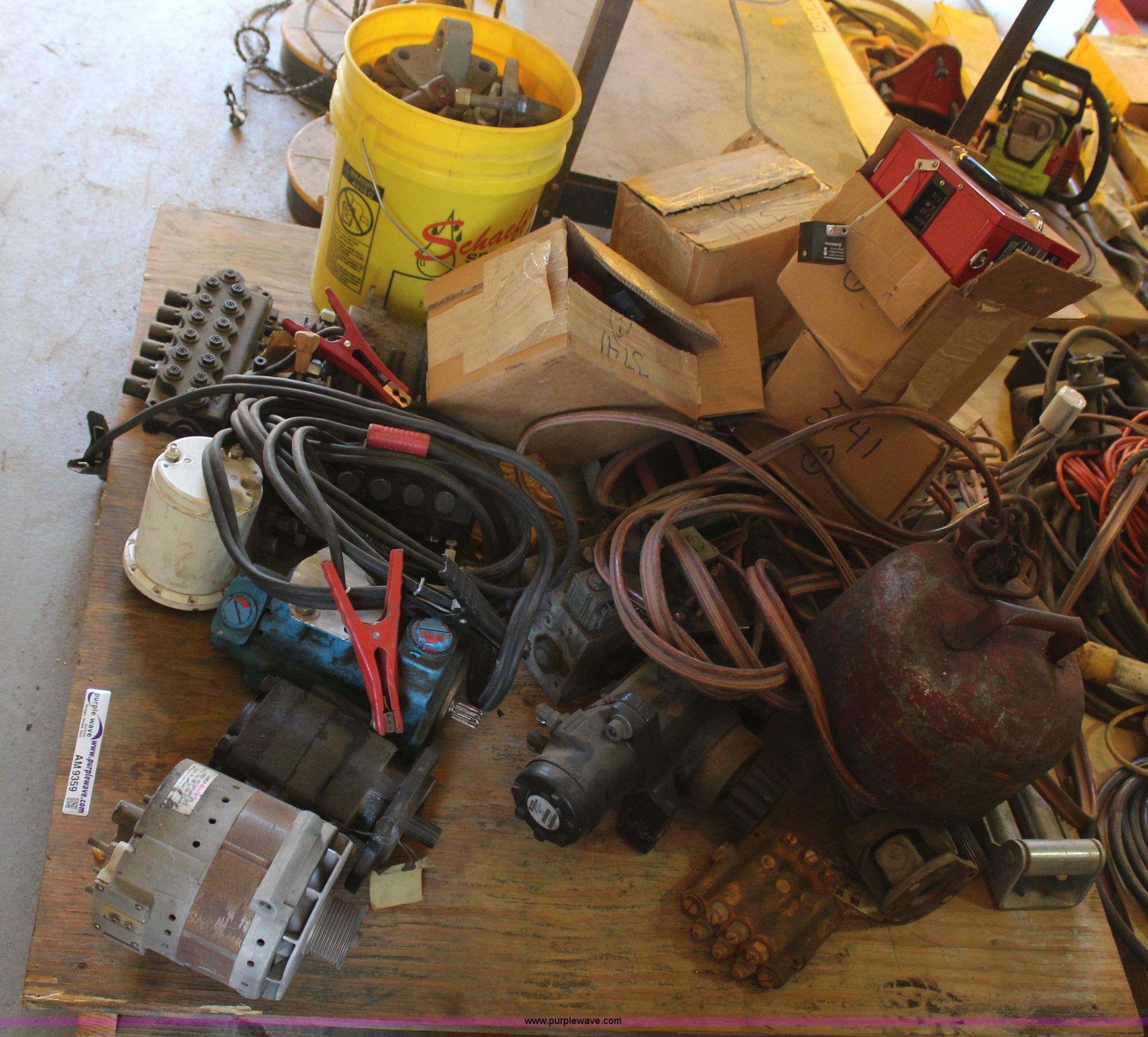 Assorted parts in Topeka, KS Item AM9359 sold Purple Wave