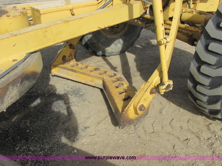 image for item A8660 1979 Caterpillar 12G motor grader