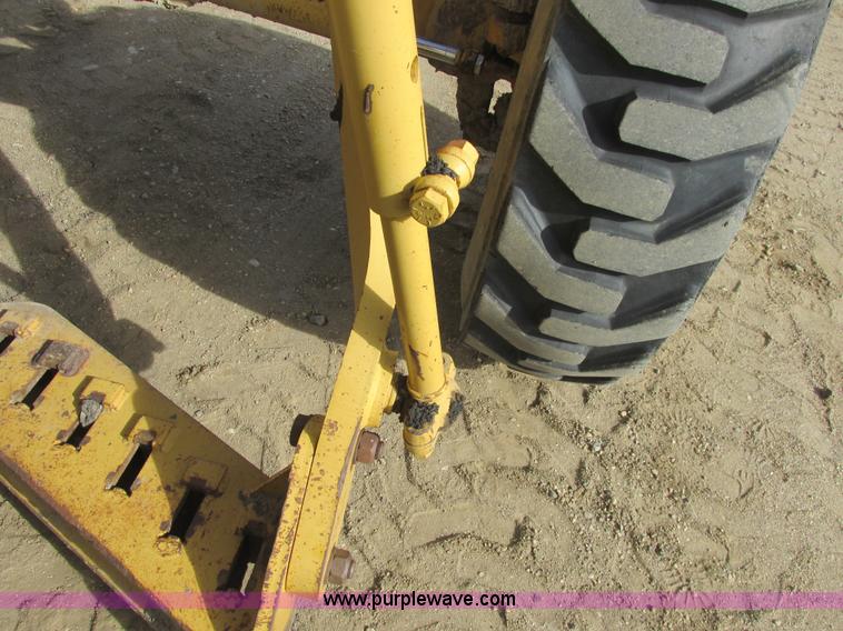 image for item A8660 1979 Caterpillar 12G motor grader