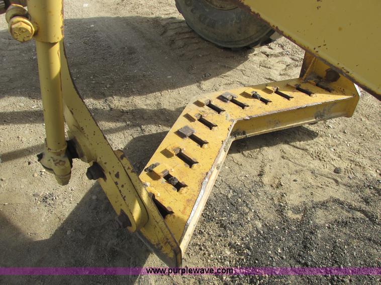 image for item A8660 1979 Caterpillar 12G motor grader