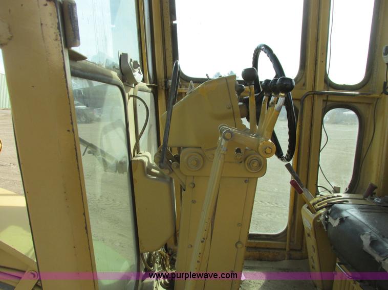 image for item A8660 1979 Caterpillar 12G motor grader