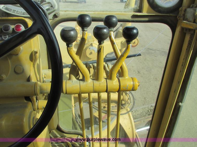 image for item A8660 1979 Caterpillar 12G motor grader