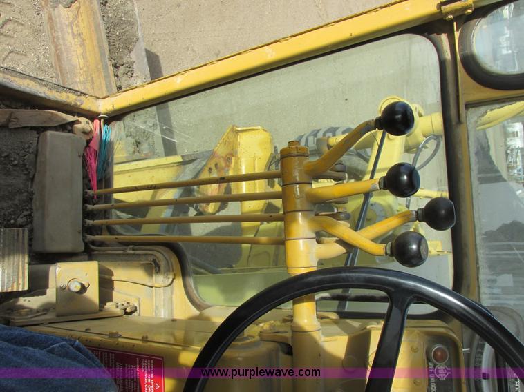image for item A8660 1979 Caterpillar 12G motor grader