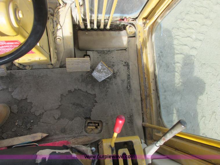 image for item A8660 1979 Caterpillar 12G motor grader