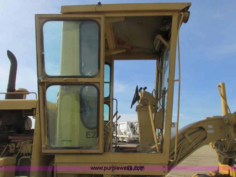 image for item A8660 1979 Caterpillar 12G motor grader