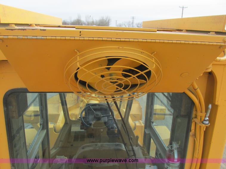 image for item A8679 1988 Komatsu WA500-1 wheel loader